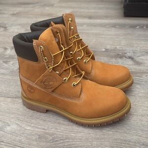 Women’s Timberland Boots 😍